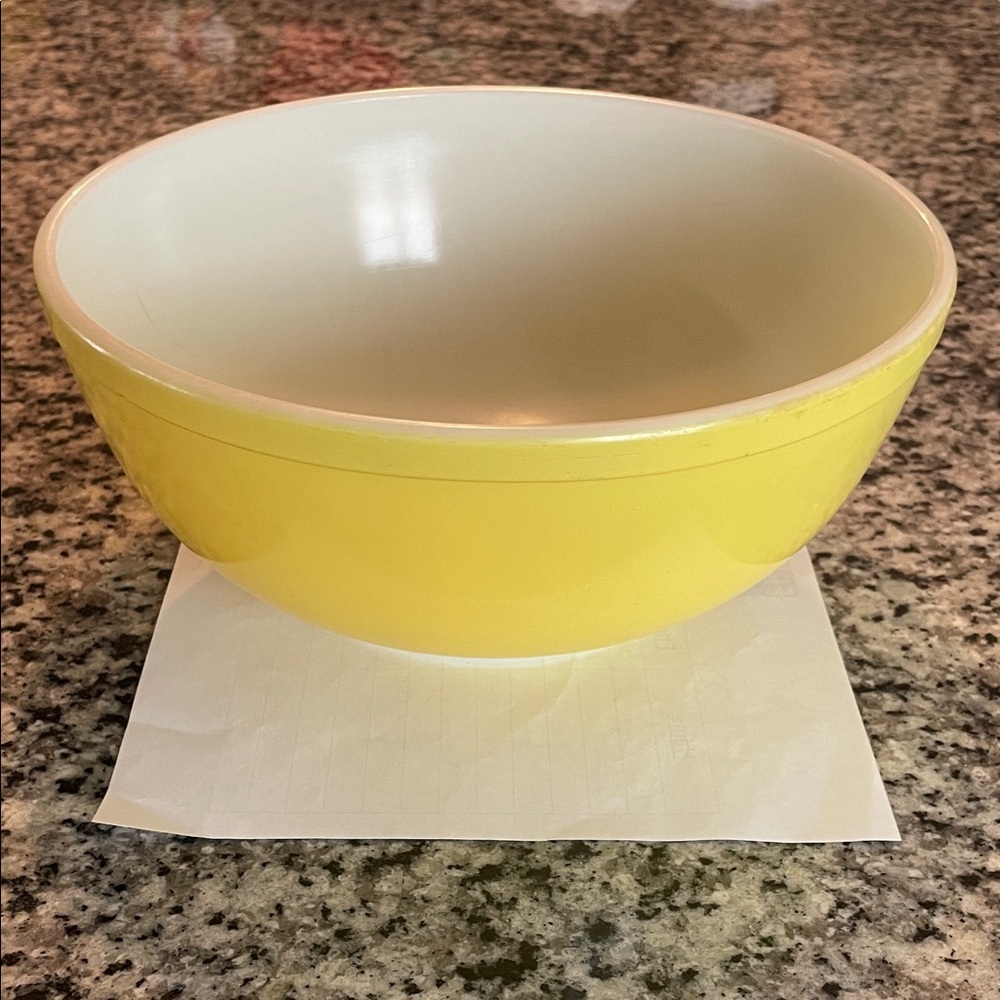 VINTAGE PYREX PRIMARY COLOR YELLOW 4 QT NESTING MIXING BOWL 404 USA